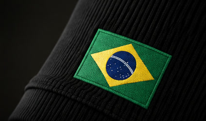 Bandeira do Brasil bordada na manga
