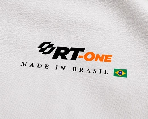 Estampa da frente: logo RT-One, Made in Brasil e bandeira